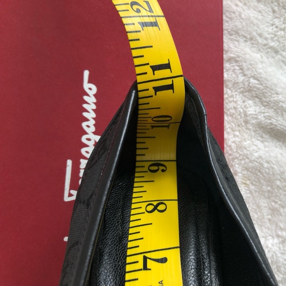 Salvatore Ferragamo EUC Heels, Sz 6.5 - Picture 13 of 14